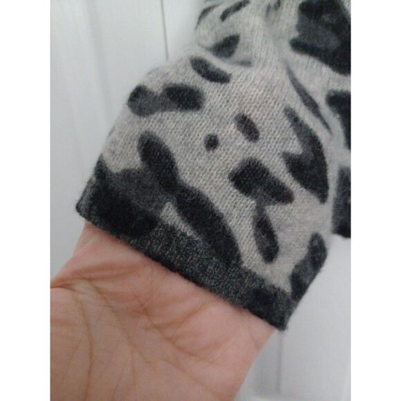 BELLE FRANCE LONG SLEEVE ANIMAL PRINT PULLOVER CASHMERE SWEATER SIZE M EUC - Picture 7 of 7